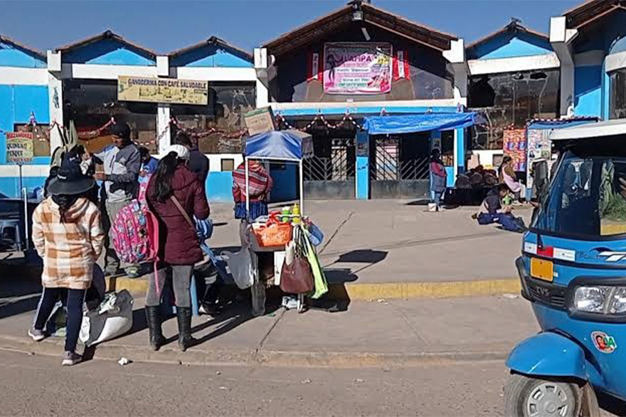 Encuentran feto humano en los servicios higiénicos del terminal Las Mercedes en Juliaca. Policía y Ministerio Público investigan el caso.